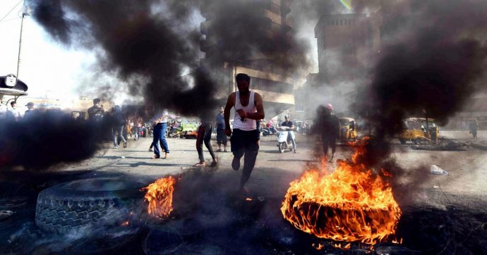 Ira contro Teheran, spari sulla folla