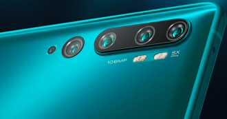 Copertina di Huawei Nova 5T è lo smartphone con grande autonomia e un buon comparto fotografico, prezzo alto ma calerà