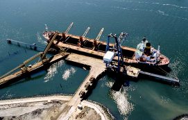 Copertina di Fincantieri, 34 indagati tra dirigenti e imprese in subappalto: sfruttamento della manodopera e corruzione le accuse