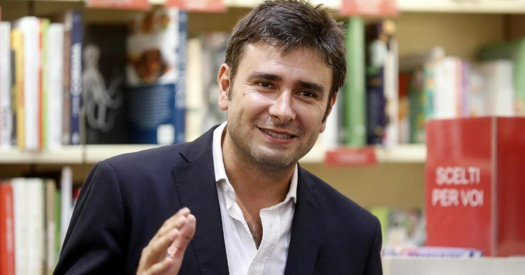 Alessandro Di Battista si rimette in viaggio. “Vado in Iran per lavorare al nuovo libro” Alessandro Di Battista si rimette in viaggio. “Vado in Iran per lavorare al nuovo libro”