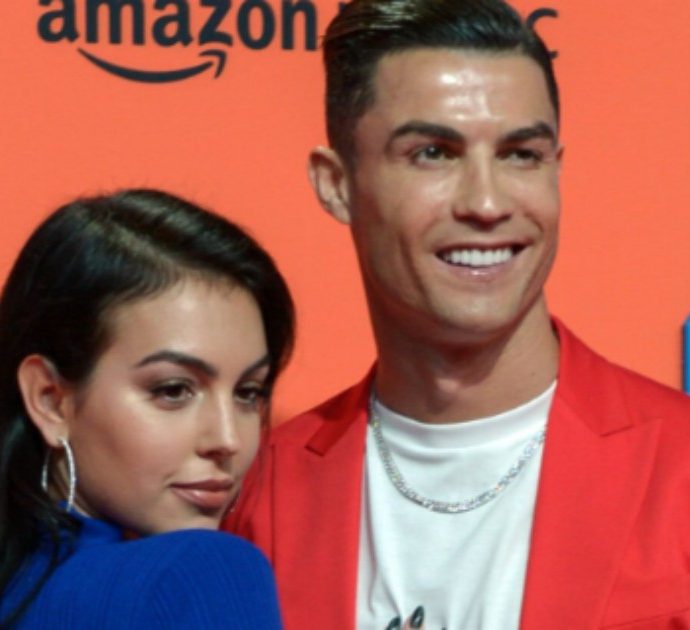 Georgina Rodriguez furibonda con Cristiano Ronaldo: lui abbraccia un’altra