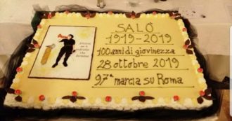Copertina di Salò, 400 persone alla cena per celebrare i 100 anni dalla nascita del fascismo. Organizzatore: “È storia, non apologia”. La protesta dell’Anpi