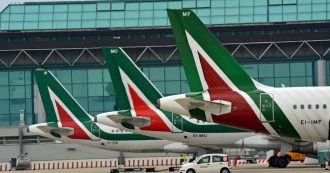 Copertina di Alitalia, Fs: “Non ci sono ancora condizioni necessarie ma confermiamo disponibilità”. Patuanelli: “Margini con Delta e Lufthansa”