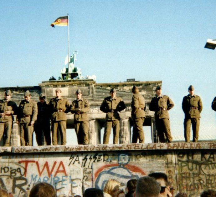 Muro di Berlino, della caduta la tv ci ha mostrato tutto. Dei successivi 30 anni quasi nulla