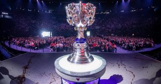 Copertina di League of Legends: domenica 10 novembre la finale dei mondiali a Parigi, attesi 20.000 spettatori dal vivo