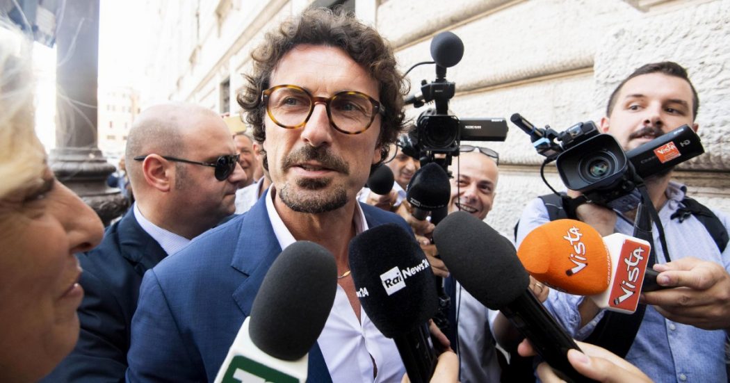 Taranto e Regionali: generali e soldati 5S contro il loro “capo” Taranto e Regionali: generali e soldati 5S contro il loro “capo”