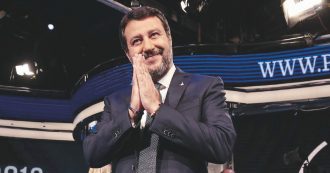 Copertina di Matteo Salvini è su Tik Tok, il social dei ragazzini: fa un simil balletto (circondato da cacch**te di uccello). Muccino: “Lasciate in pace i giovani”