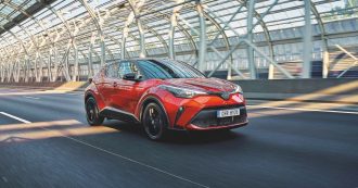 Copertina di Toyota C-HR si rinnova. Il suv coupé alla giapponese