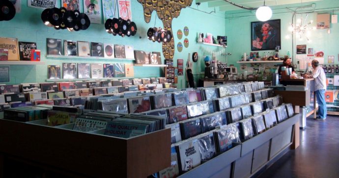 La storia segreta del disco. Tra Chiesa e servizi segreti