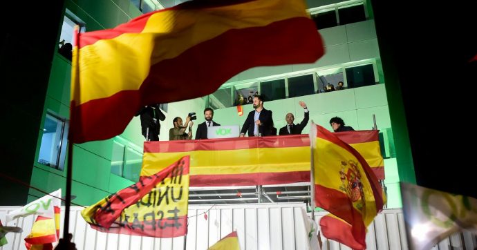 “Poveri noi, nelle mani di politici infantili”