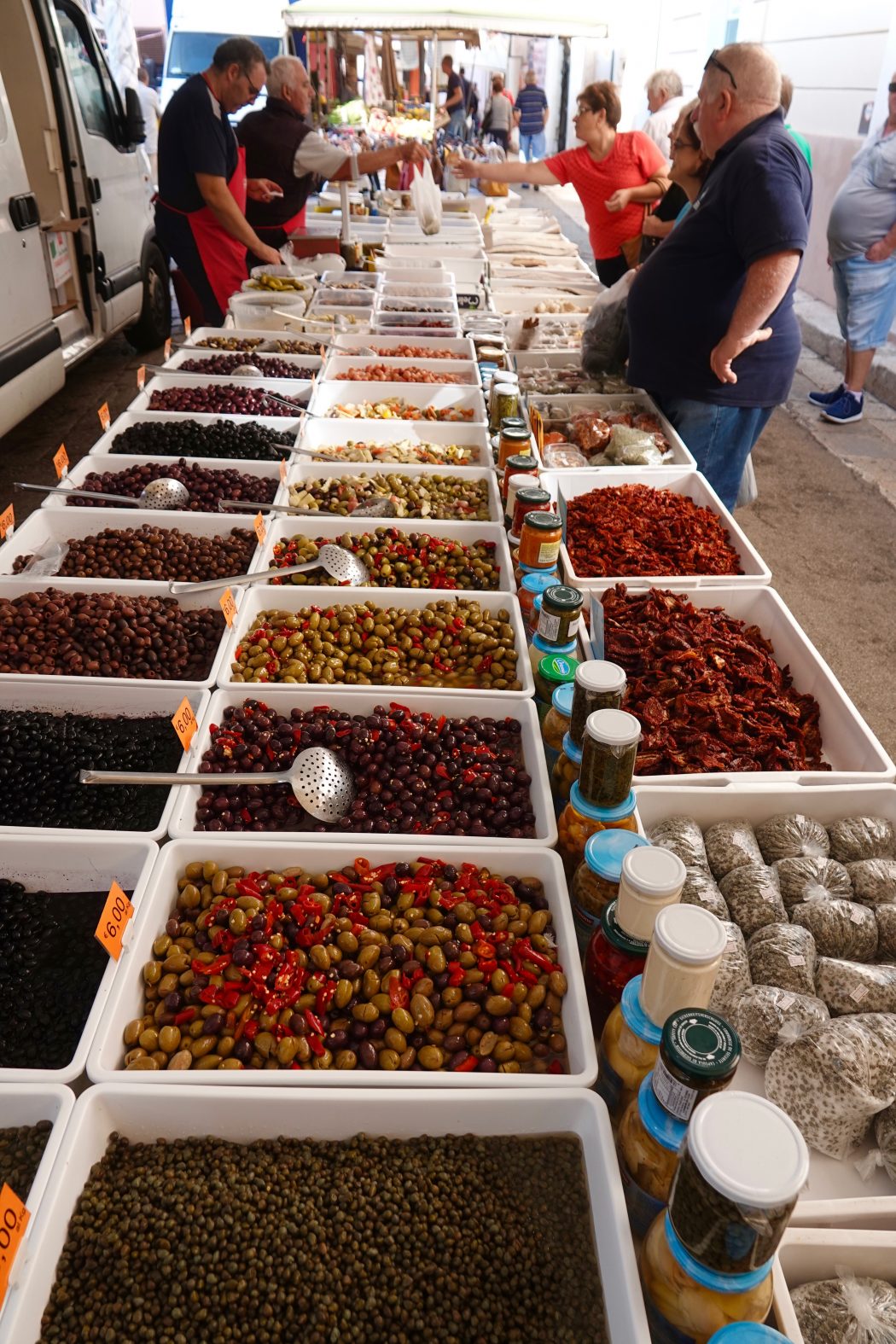 prodotti tipici al mercatino della Festa di San Rocco ad Alezio