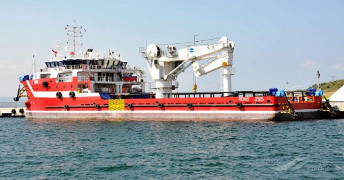 Assalto pirata alla nave italiana rubano il tesoro e scappano