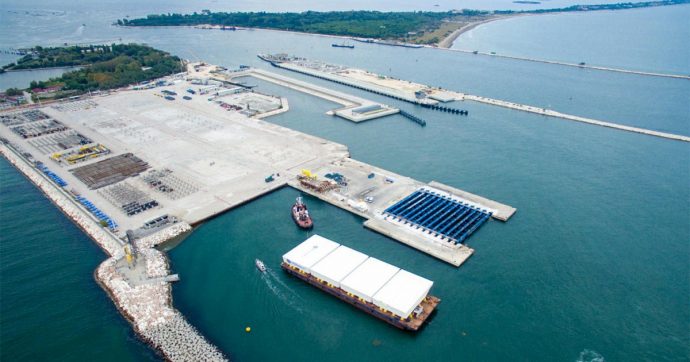 Venezia: il bluff del Mose, la grande opera contro l’acqua alta ancora rinviata. E la ruggine se lo mangia