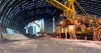 Copertina di Mittal vuol spegnere l’Altoforno. Svuotati i parchi dei minerali