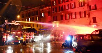 Salvini a Bologna, tensione al corteo dei centri sociali: manifestanti allontanati con gli idranti