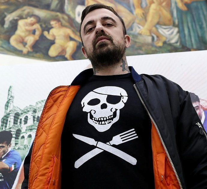 Chef Rubio e l’attacco a Salvini: “Ma sei più per il candelabro a sette braccia o pe‘r cuore sacro de Maria? Sembri confusoh oltre che intrippatoh”