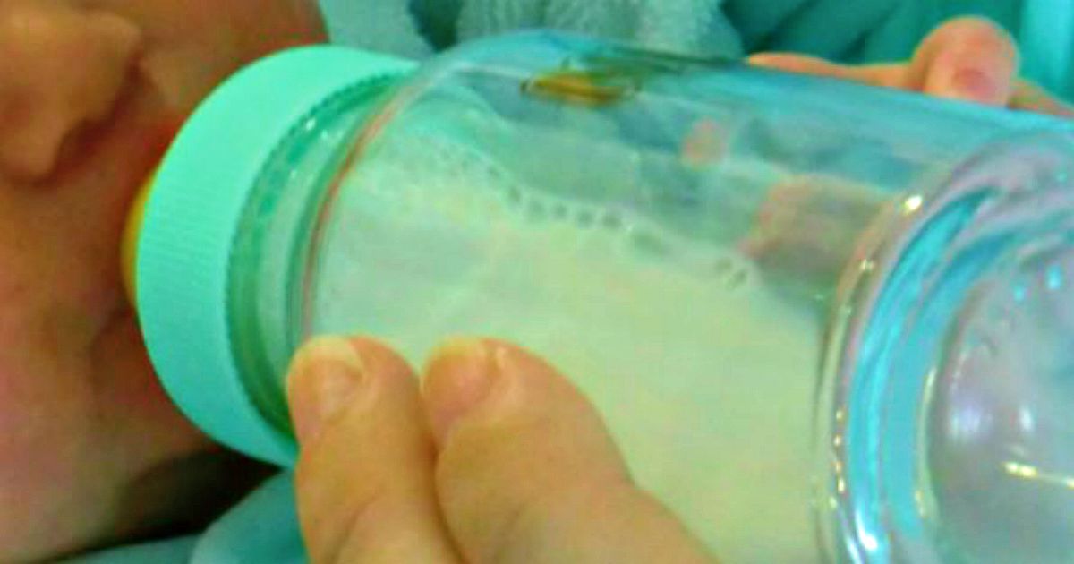 Vino al posto dell’acqua per diluire il latte in polvere: bimbo di quattro mesi in coma etilico a Brindisi
