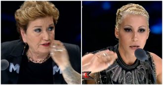 Copertina di X Factor, scontro tra Mara Maionchi e Malika Ayane: “Che ca*** dici?”. “Non mi interrompere”. Fischi dal pubblico