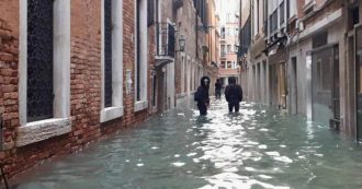 Copertina di Venezia, torna a casa dalla madre per non lasciarla sola in questi giorni di maltempo: muoiono avvelenati da una fuga di gas