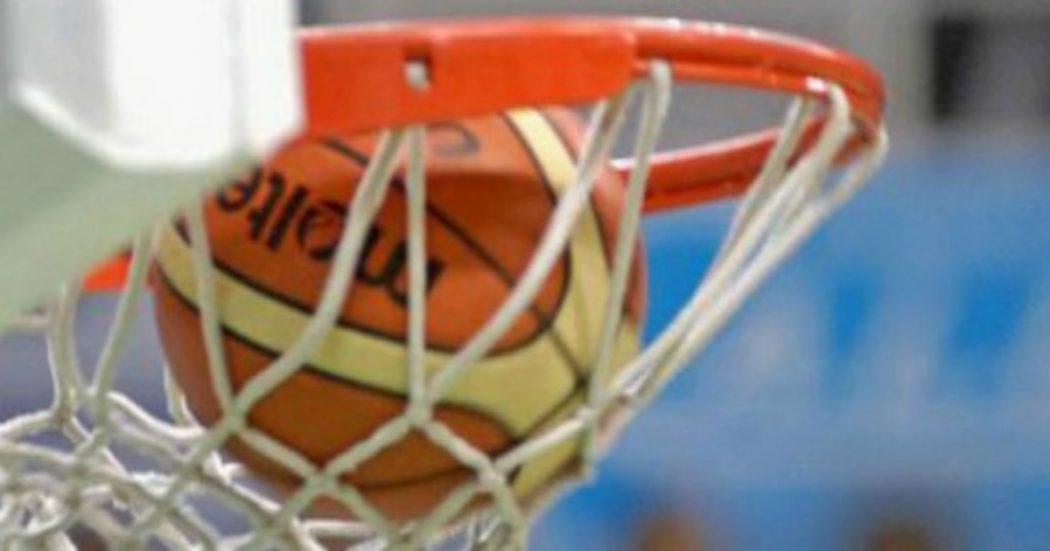 Rissa tra genitori alla partita di minibasket: bimbi in lacrime e intervento dei carabinieri