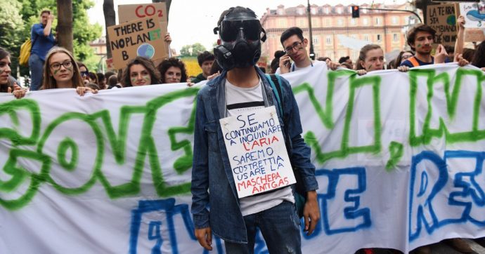 Ilva e gli altri, fare soldi con la CO2: inquinare conviene. L’inchiesta su FQ MillenniuM in edicola