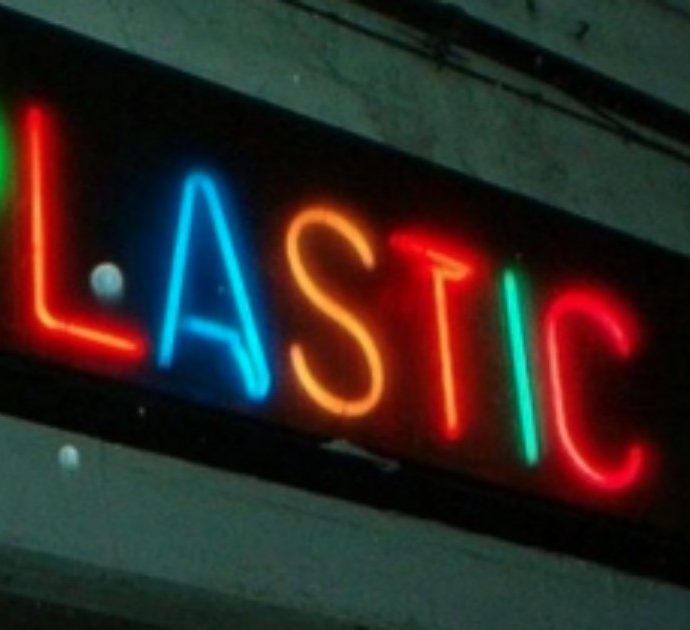 Lucio Nisi: morto il fondatore del Plastic, il locale milanese “icona” frequentato anche da Andy Warhol, Keith Haring, Madonna