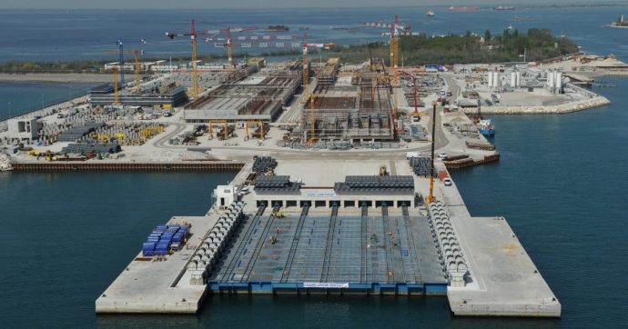 Per il test in diretta dei tecnici il Mose poteva salvare la città