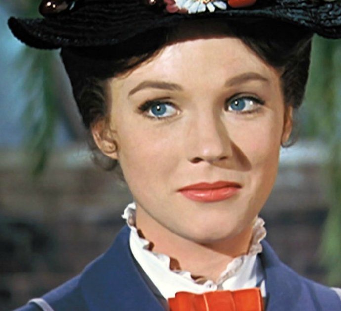 Julie Andrews: “Quando facevo Mary Poppins mi cantavano ‘basta un poco di zucchero…’ offrendomi cocaina”