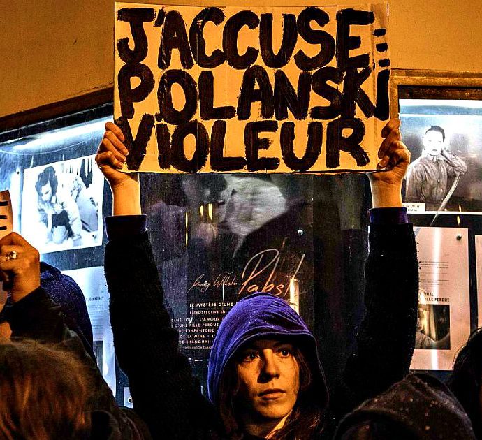 La Francia “processa” Polanski, J’accuse diventa J’abuse: proteste contro il film (che per il #MeToo ha già perso il Leone d’oro)