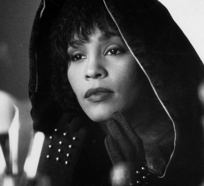 “Sono stata l’amante di Whitney Houston ma non potevo dirlo”: la rivelazione della sua assistente personale