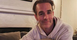 Copertina di James Van Der Beek, l’attore di Dawson’s Creek e la moglie perdono il sesto figlio a causa di un aborto: “Siamo devastati”