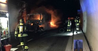 Copertina di Savona, tir prende fuoco in galleria sulla A10: 32 persone intossicate. Illeso il conducente