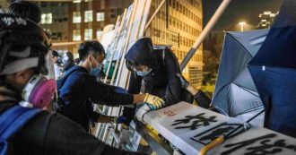 Copertina di Attivisti in fuga dall’assedio con le funi