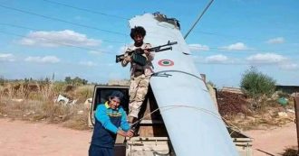 Copertina di Libia, precipita un drone italiano. Forze di Haftar: “Abbattuto da noi, aspettiamo spiegazioni sul perché fosse nel nostro spazio aereo”