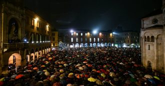 Copertina di Sardine, bello scendere in piazza senza bandiere. Il difficile viene dopo, M5s docet