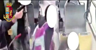 Milano, salì sull’autobus sparando con una pistola scacciacani: rintracciato il responsabile grazie alle telecamere. Il video