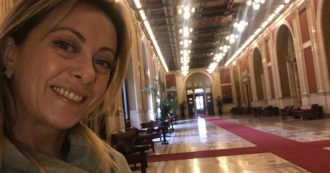 Giorgia Meloni, lo scivolone sui social: “Tutti a casa di giovedì i moralizzatori grillini?”. Ma Giuliodori (M5s): “Hai sbagliato piano”
