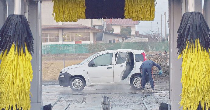 Schiavi dell’autolavaggio e colf, il lato nascosto del caporalato