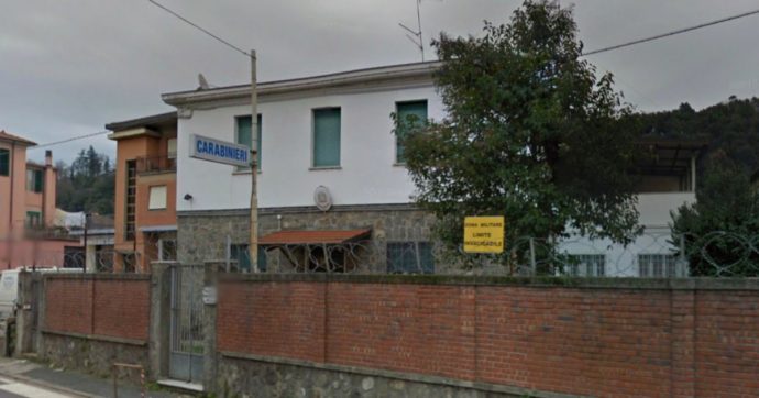 Pestaggi in caserma ad Aulla, la difesa: “Il manganello? Di’ che non è tuo, ma di tua figlia”