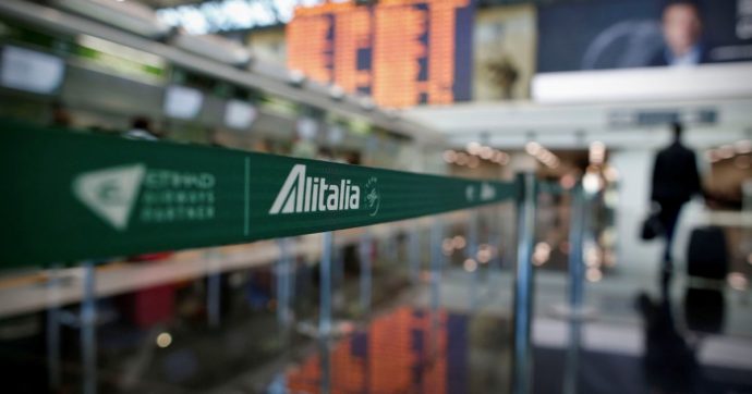 Copertina di La concessione non si tocca Atlantia lascia il tavolo Alitalia