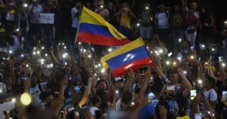 Copertina di Colombia, violato il coprifuoco: proteste sotto casa del presidente Duque a Bogotà. Tre agenti morti a Cauca: “No legami con manifestazioni”
