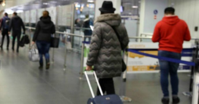 Bologna, nascondeva droga in confezioni di caramelle: donna di 73 anni fermata in aeroporto