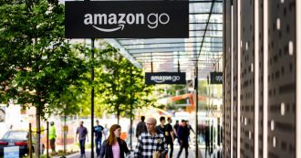 Copertina di Tutti pazzi per i saldi. Come siamo cambiati noi e l’e-commerce