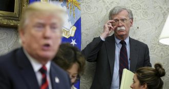 Copertina di Libia, Nyt: “L’ex consigliere Usa John Bolton non si oppose all’offensiva di Haftar su Tripoli. Gli disse di sferrare un attacco rapido”