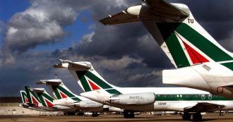 Copertina di Sciopero aerei, venerdì 13 dicembre Alitalia cancella 315 voli: ripercussioni anche nelle giornate di giovedì e sabato