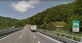 Copertina di A26, la procura di Genova impone la chiusura ad Autostrade: verifiche su due ponti. “Viadotti Pecetti e Fado sono a rischio”