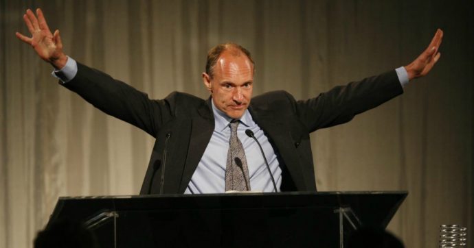 Privacy online, Tim Berners-Lee propone il ‘contratto per il web’. Ma è difficile che basti