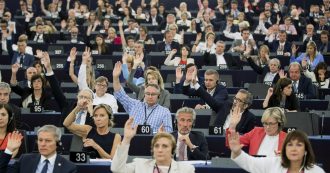 Copertina di Ue, Transparency stila la classifica degli europarlamentari con i redditi extra più alti. E c’è una sorpresa che riguarda Berlusconi