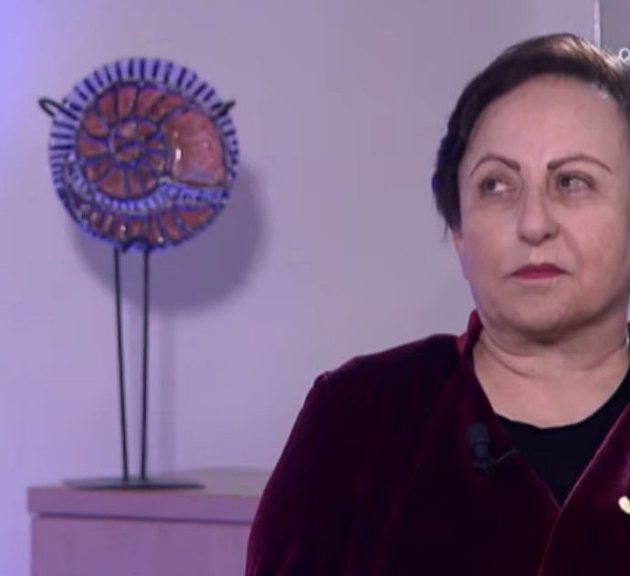 Shirin Ebadi, il Premio Nobel per la Pace a Storie Italiane: “Hanno affittato un appartamento per spiarmi. Sono minacciata ma non staro mai zitta”