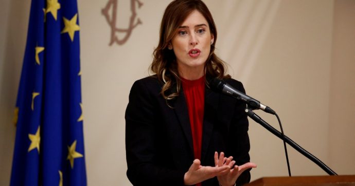 La Boschi: “Ius soli non è una priorità”. Il Pd: “L’avete usato per prendere dati”